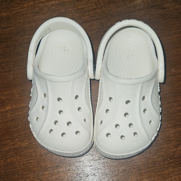 CROCS Kids Classic White Sandals - Picture 1 of 3
